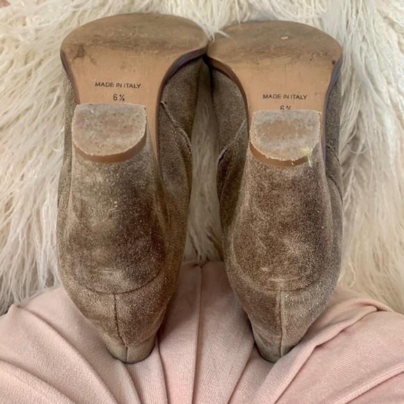 Madewell The Billie Boot in Olive Green Suede - Picture 8 of 11